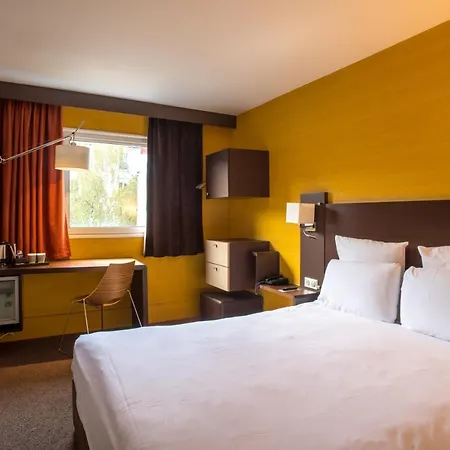 巴黎庞坦门美居酒店 酒店 4*