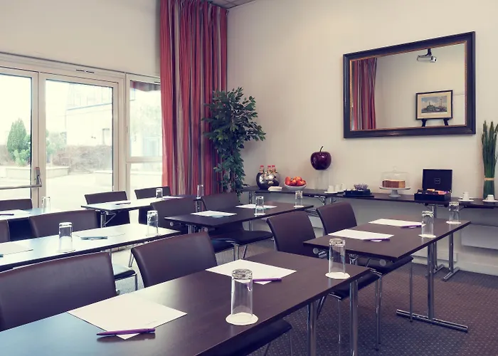 머큐어 파리 포르트 드 팡탱 호텔 4*