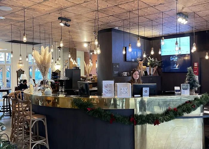 머큐어 파리 포르트 드 팡탱 호텔 4*