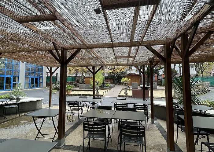 머큐어 파리 포르트 드 팡탱 호텔 펜틴