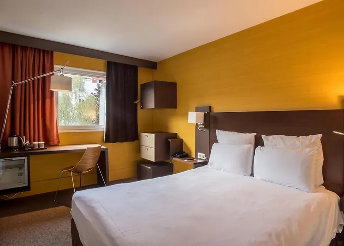 머큐어 파리 포르트 드 팡탱 4*